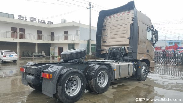 回馈用户 贵阳天龙旗舰牵引车钜惠0.2万