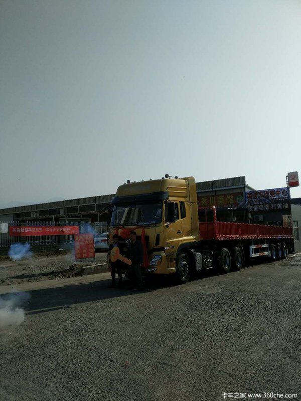 ������һ�������γ�4S�꽻����ͣЪ