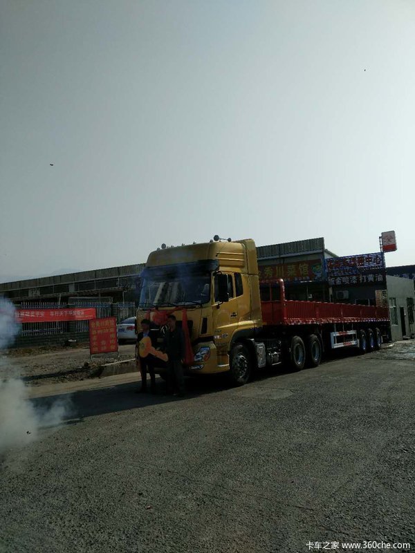 ������һ�������γ�4S�꽻����ͣЪ