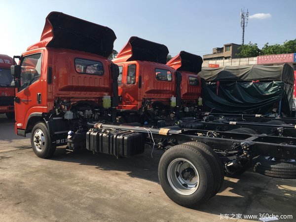 新车到店 重庆解放公狮载货底盘仅售9万