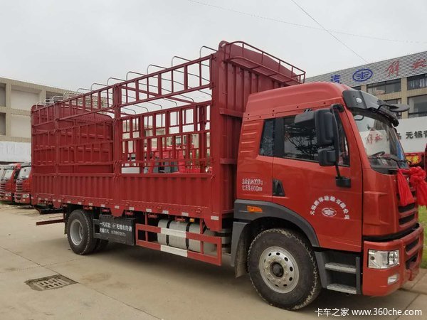 陆v180马力6.8米仓栅车今天交车