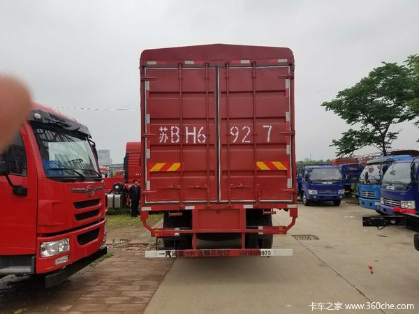 陆v180马力6.8米仓栅车今天交车