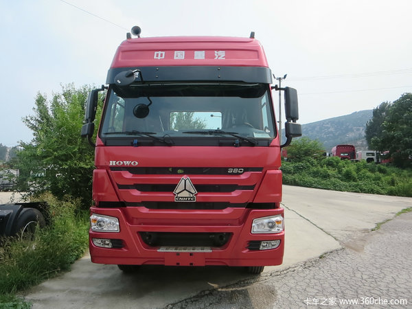 340马力豪沃危险品牵引车