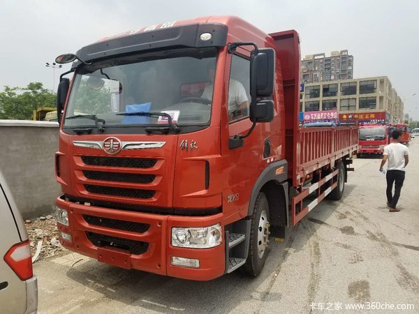 陆v180马力6.8米栏板车今天交车