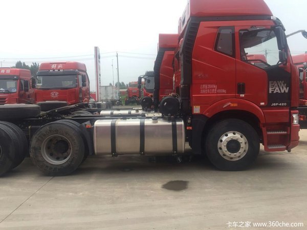 自重最轻 济宁鑫盛泰解放J6牵引车到店