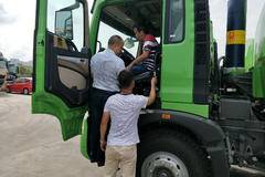 中国重汽T5G首批污泥自卸车交车仪式