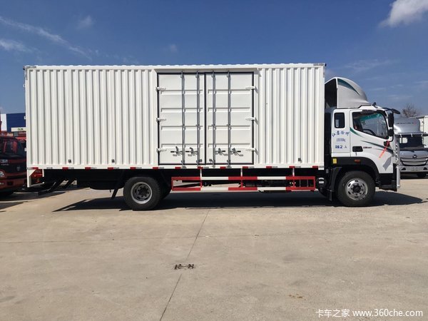 8米排半厢式载货车 发动机型号 福田康明斯isf3.