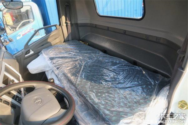             解放轻卡的单排卧铺