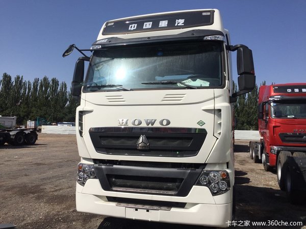 新车到店 HOWO T7H牵引车仅售39.8万元