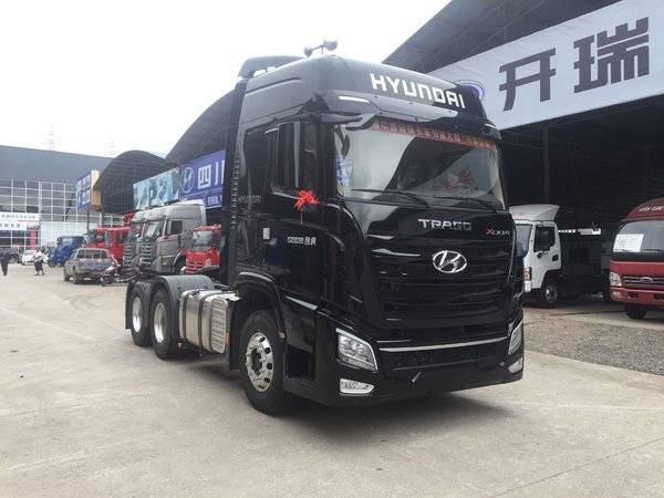 4万 贵阳创虎xcient牵引车促销中