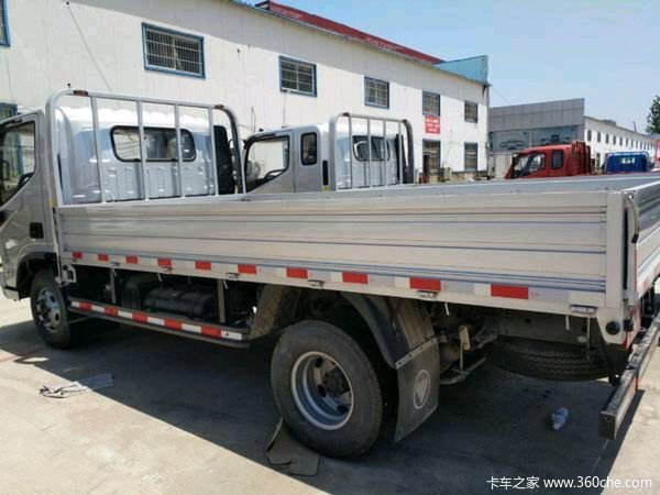 现场交车2台 奥铃TX载货车交付客户