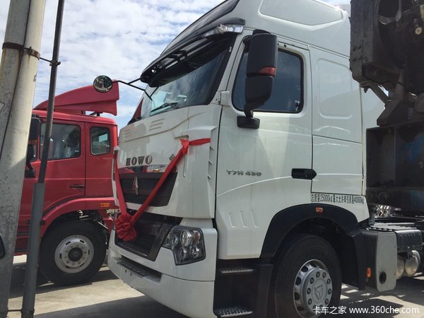 直降1.0万元 西安HOWO T7H牵引车促销中