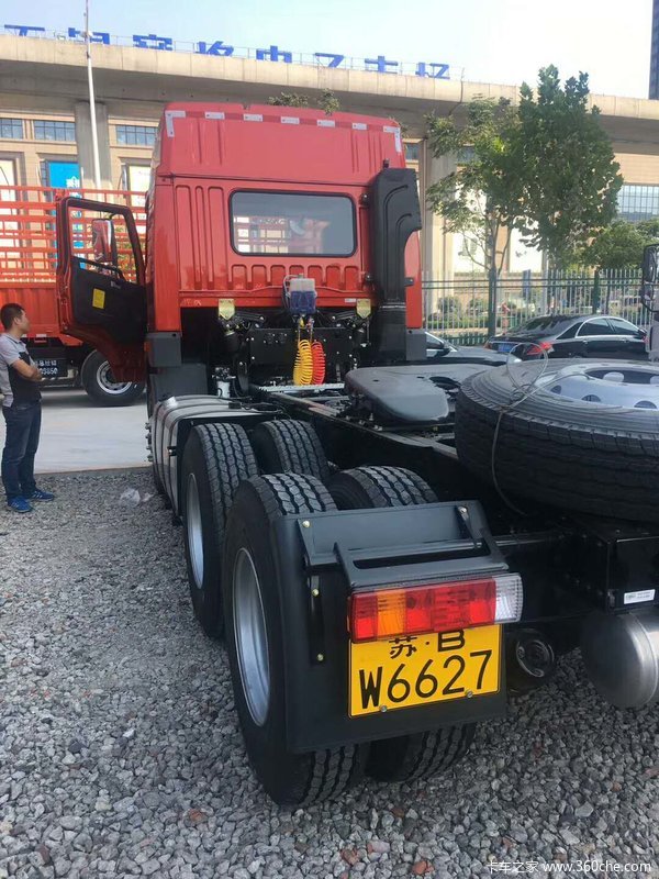 青岛解放悍V375牵引车今日交车