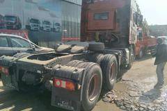 联合卡车6*4U520新车到店