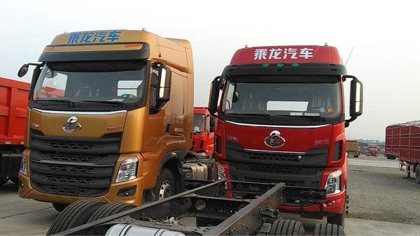 现场交车1台 南充乘龙H7牵引车交付客户