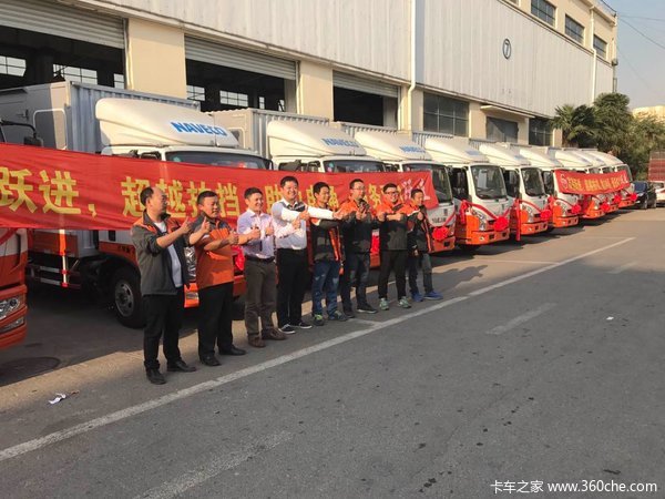 服务双11助力申通 上汽跃进上海交车仪式