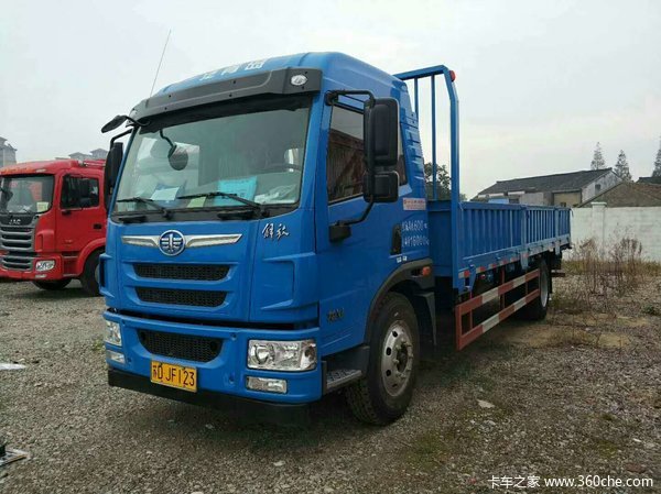 青岛解放龙v68米栏板今日交车