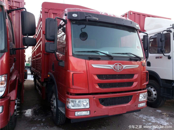 8米龙悍威220马力,六缸,八档,153加重后桥,1000钢丝胎,解放龙威前四后