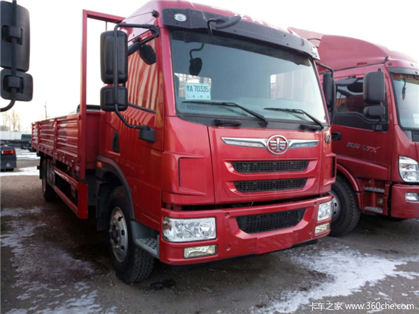 8米龙悍威220马力,六缸,八档,153加重后桥,1000钢丝胎,解放龙威前四后