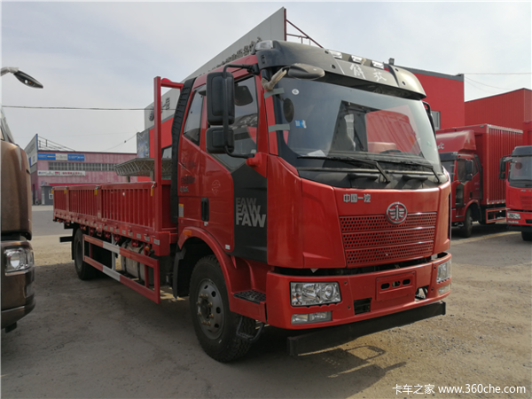 一汽解放j6l68米平板车低价热销