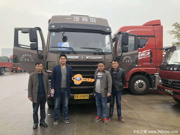 青岛解放悍V重卡9.5米高栏今日交车