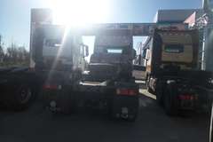 豪瀚LNG牵引车新车到店