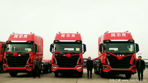 臧老板喜提5台江淮格尔发6X4牵引车
