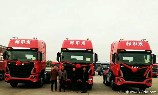 臧老板喜提5台江淮格尔发6X4牵引车