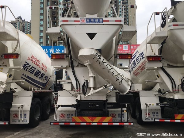 直降0.2万 重庆德龙F3000搅拌车促销中