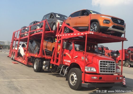 现场交车50台 柳州龙卡牵引车交付客户