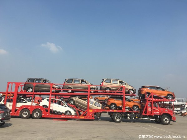 现场交车50台 柳州龙卡牵引车交付客户