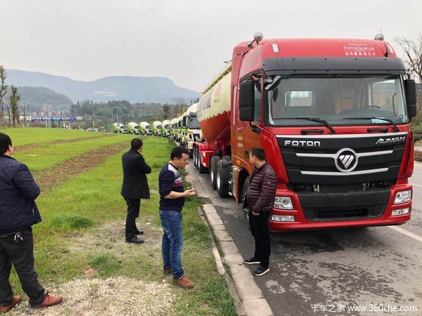 达州远驰欧曼ETX混凝土搅拌车 交付客户