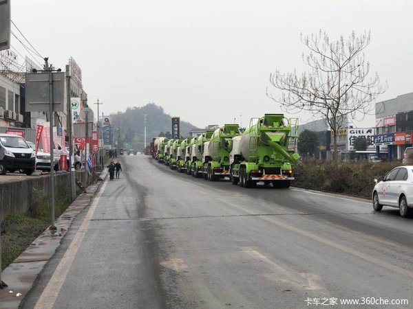 达州远驰欧曼ETX混凝土搅拌车 交付客户