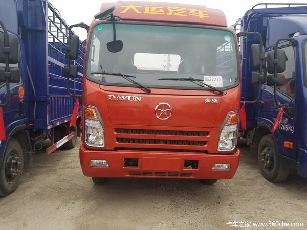 现场交车4台 益通大运载货车交付客户