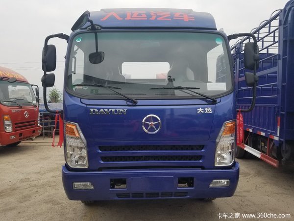 现场交车4台 益通大运载货车交付客户
