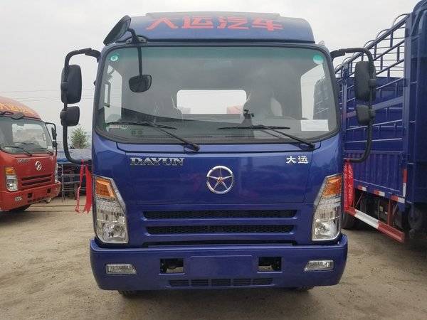 现场交车4台 益通大运载货车交付客户