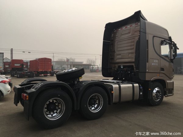 新车到店 连云港天龙旗舰牵引车40.3万