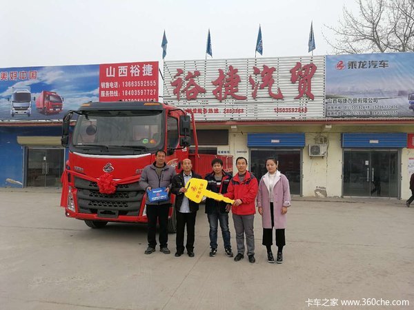 山西裕捷汽贸乘龙新M3现场交车1台