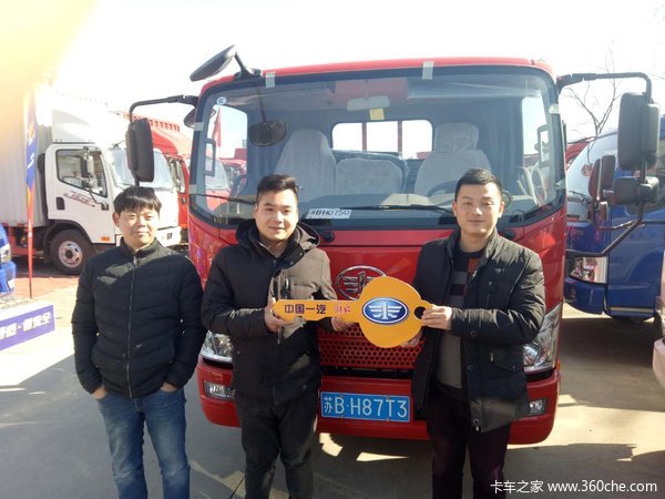 一汽解放J6F轻卡今日交车
