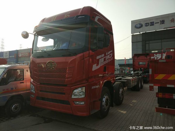 解放JH6 9.5米载货车底盘到店