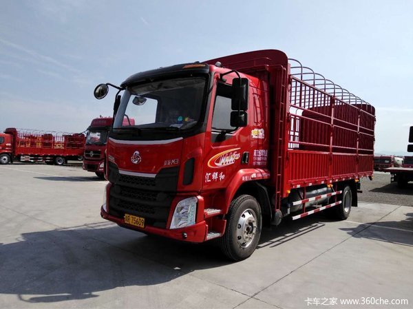 高坪传话物流园乘龙M3载货车交付客户