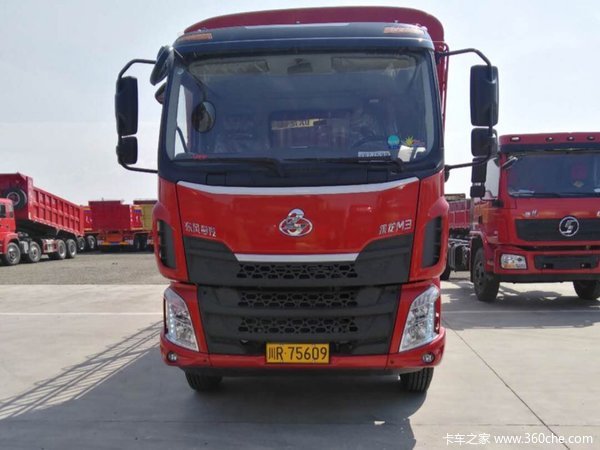 高坪传话物流园乘龙M3载货车交付客户