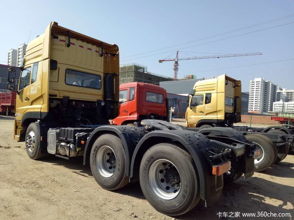 新启航520马力牵引车到店