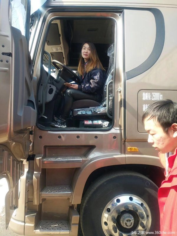 90后网红云歌喜提龙妹妹回家!_石家庄金田汽车工贸优惠促销_卡车之家