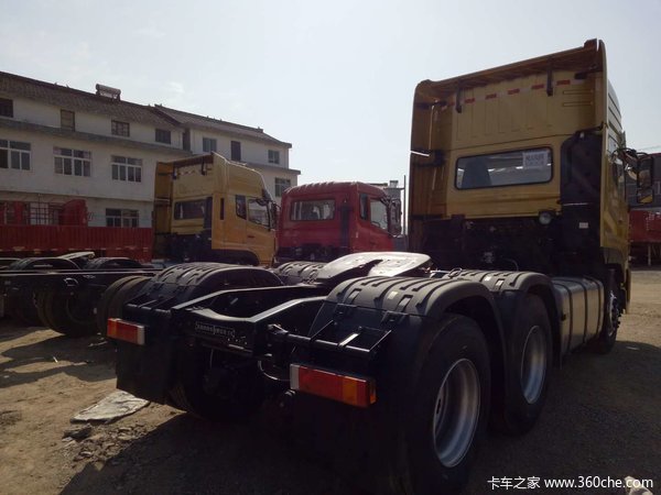 新启航520马力牵引车到店