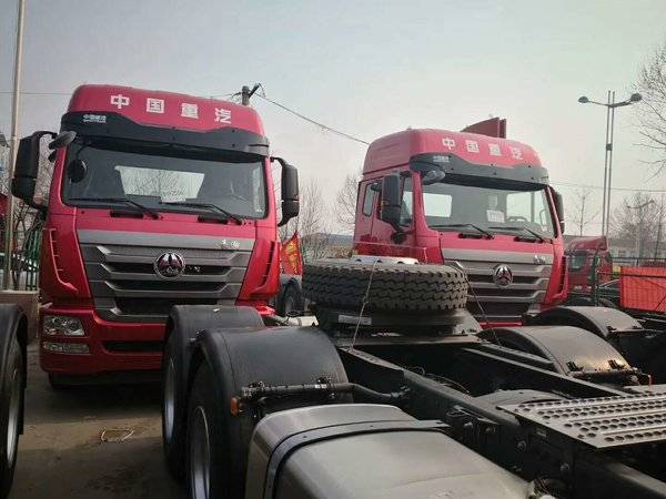 重汽豪瀚j7b 380马力牵引车