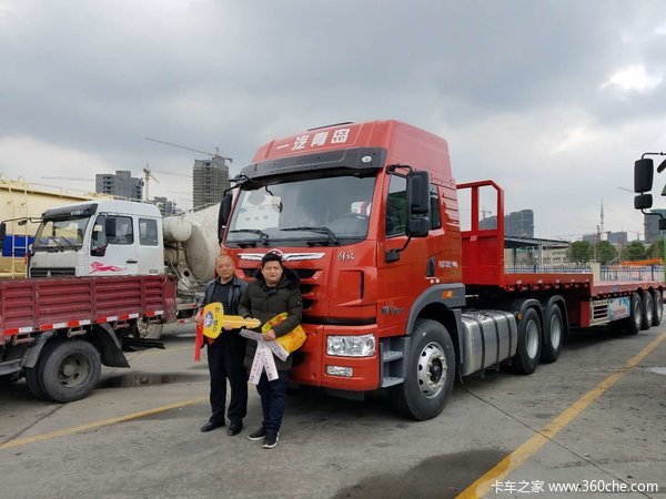 解老板的第三台高配置悍V6*4牵引