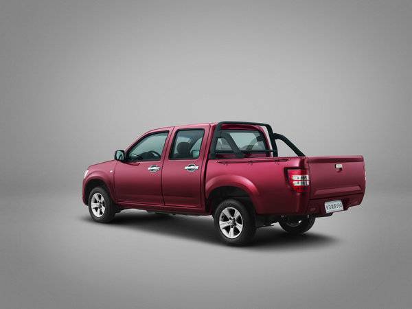 5l汽油 112马力 两驱 双排短厢皮卡 车型公告号 sc1025