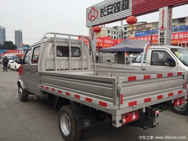 绵阳茜南汽车城新豹载货车成功交付客户