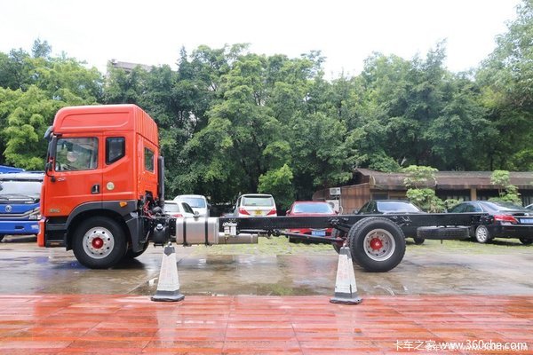 上海多利卡D9玉柴机底盘直降1万1